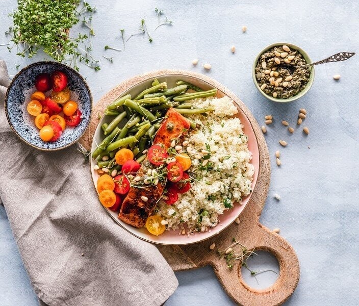 salmon with beans, couscous and tomatoes
